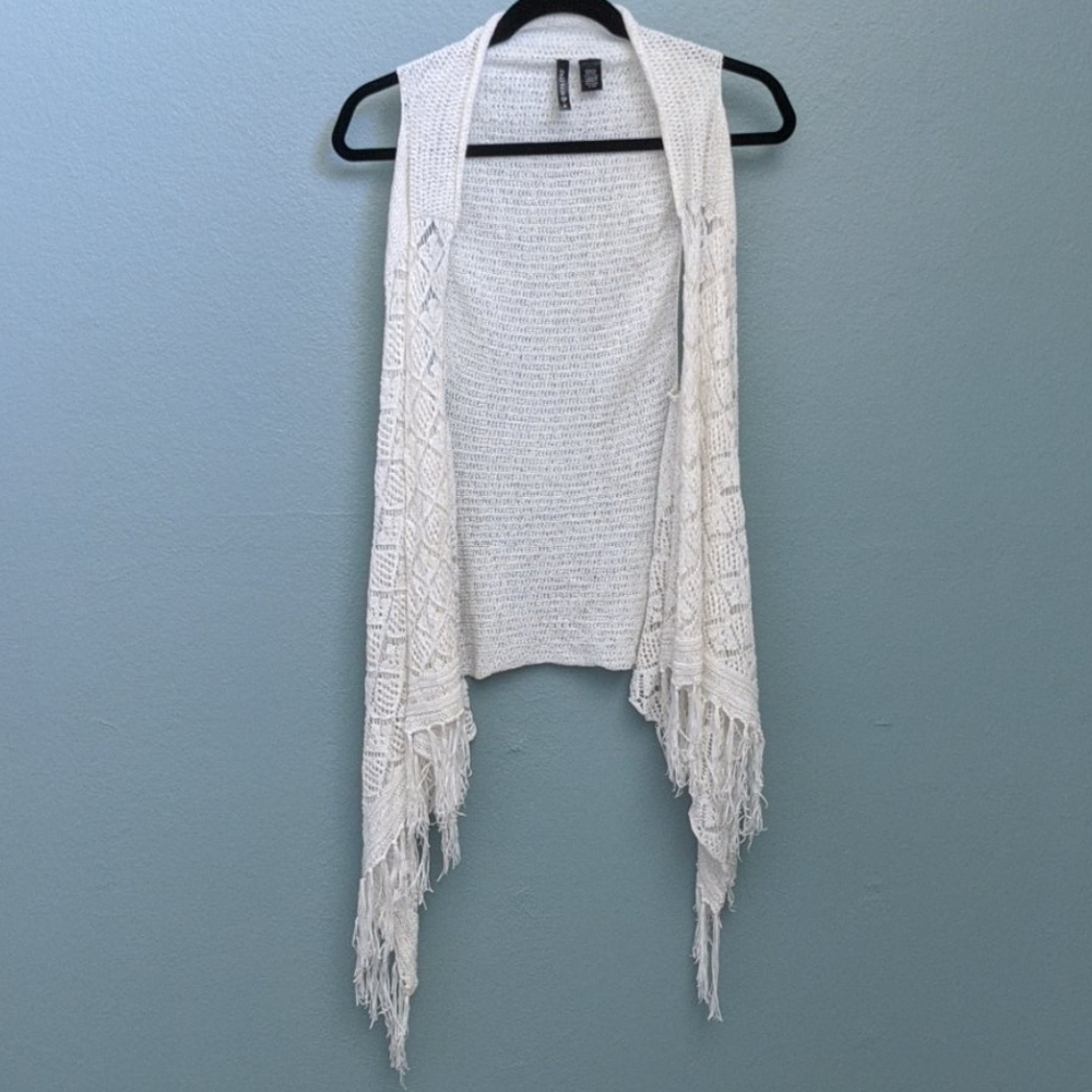 Tilly's white knitted sweater